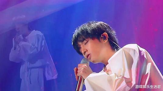 华晨宇■华语乐坛给流量下跪?华晨宇人红歌不红,是一件好事