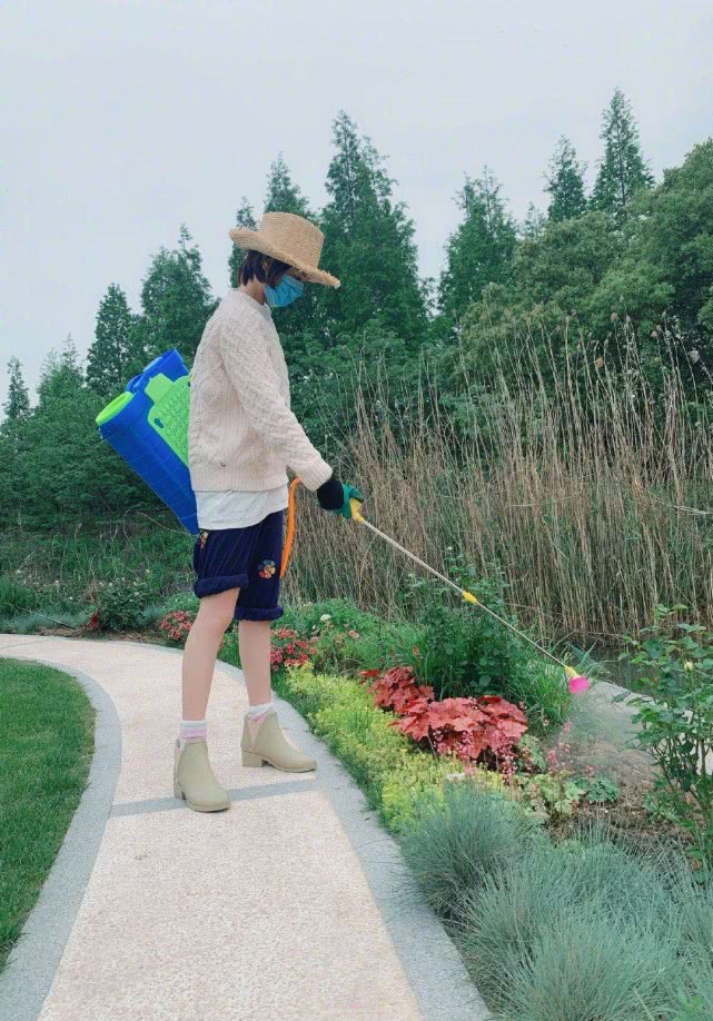 『张馨予』张馨予发流泪图大谈“2016年见过现实与冰冷”，那一年她自曝遭冰冰封杀