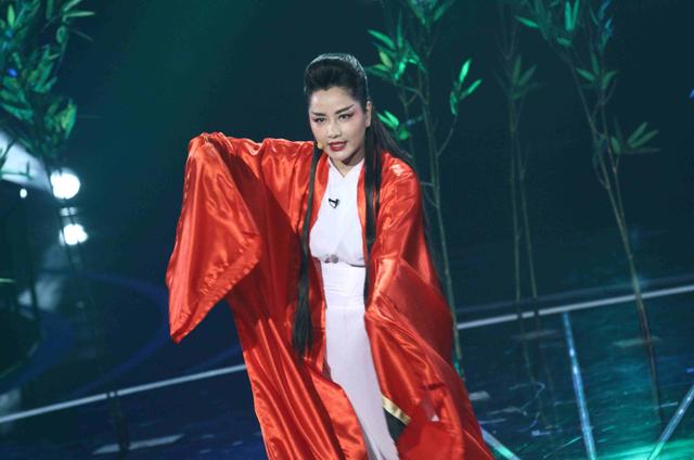 王祖贤|王祖贤30年前在故宫拍广告，谁注意到后面的群演？今成当红女星