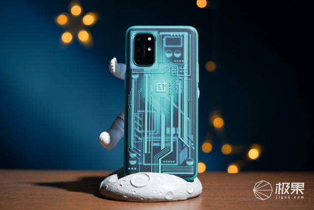 一加科技|一加8T动手玩：3399起，直屏旗舰值不值？