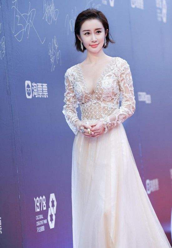 电影|出道28年，拍了63部剧和3部电影，作为“老前辈”的她却只有32岁