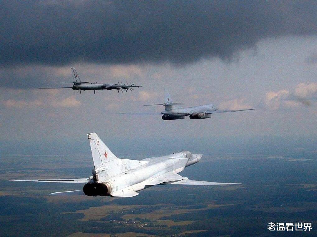 「轰炸机」海峡局势终于逆转！新型战轰即将成军，1000公里外毁灭航母