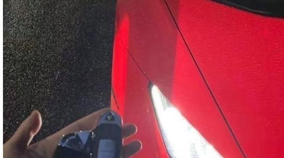 [超级跑车]租超跑炫富结果撞报废，花5千8租的车，最后倒赔几十万