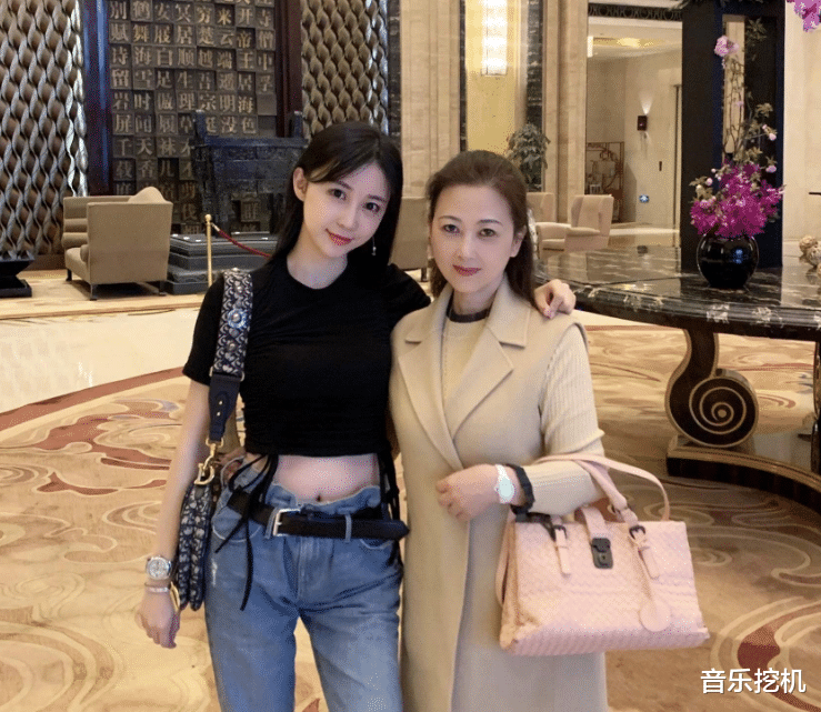 潘玮柏|潘玮柏妻子再曝黑料！这次连年纪都是假的？扒出岁数：毁三观！