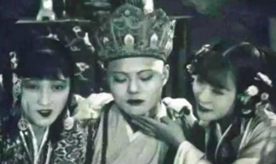 西游记：难怪1927年版《西游记》会被“永久禁播”，看蜘蛛精的裙子就知道