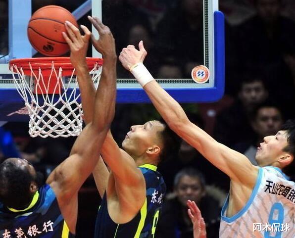易建联|易建联跟腱断裂，广东队应奉上科比式的顶薪合同，而不是选择压价