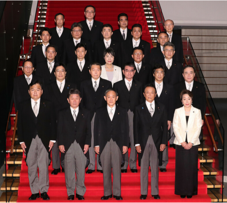 犀牛|菅义伟携新内阁首次亮相 新防相:已跟哥哥安倍汇报入阁