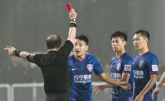 『江苏苏宁』苏宁又一离队热门浮出水面,新援加盟或让他成牺牲品,曾试训意甲