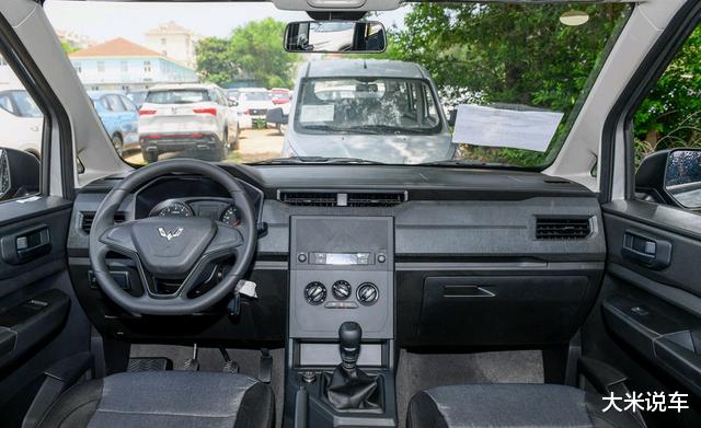 五菱宏光|上汽又成功了！新款商务车上市，还是PLUS版，高配置，才卖5.8万