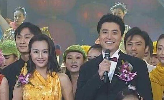 曹颖|她是“倪萍接班人”,出月子丈夫被“赶”出家门后,现状如何?