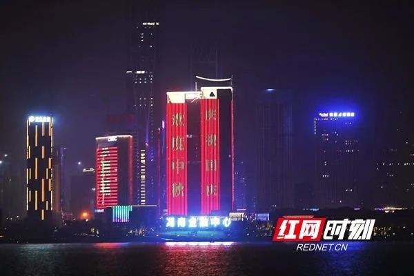 橘子洲大桥|深情告白！长沙再登央视！湘江边这一幕，震撼无数人