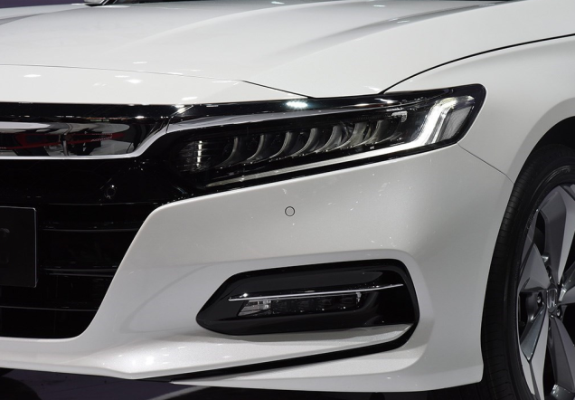 本田雅阁|车长近4米9，油耗4.2l，全系标配主动降噪系统，静如图书馆