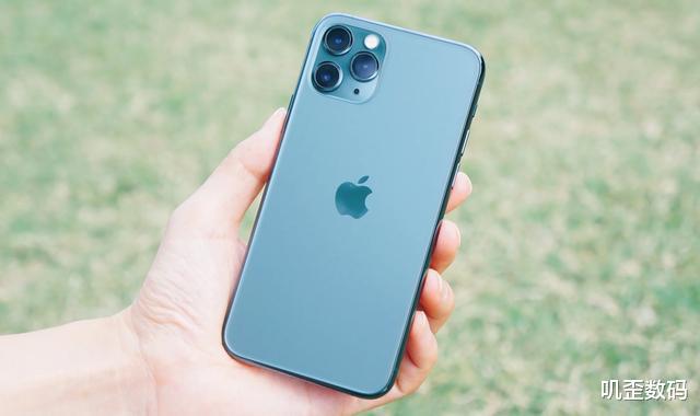 iphone12|iPhone 12 Pro真机后盖曝光,小屏用户最后的倔强!