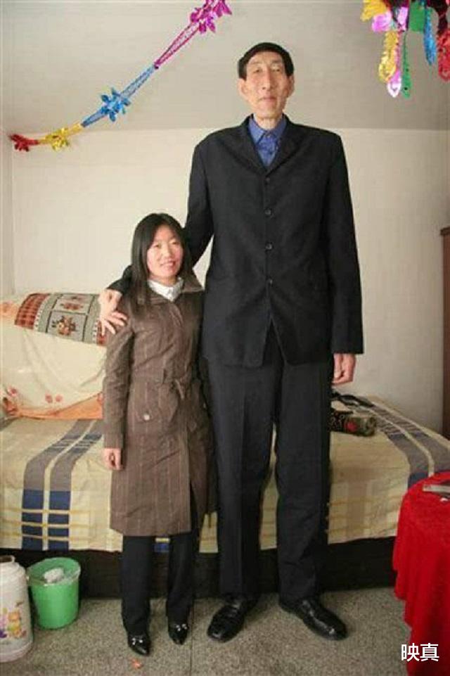 映真|56岁“巨人”娶小20岁女孩，不听医生建议坚持要孩子，如今怎样？