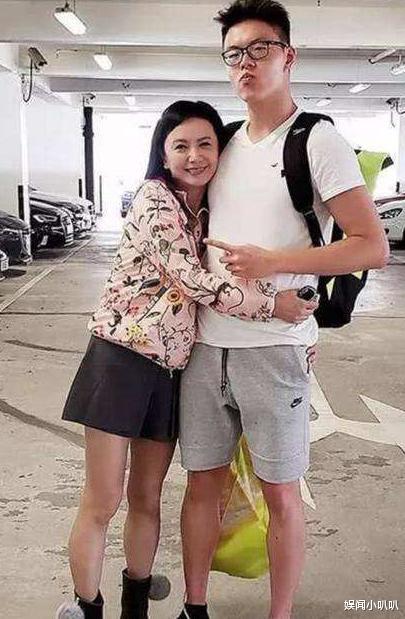 曾华倩|与梁朝伟同居6年分手，独自把儿子抚养成人，如今儿子是她的骄傲