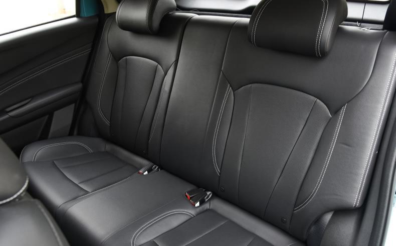 吉利远景|国产车界“性价比好车”，油耗仅7升，骂声近乎为零，只要5万起！