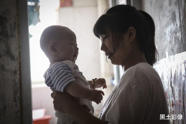 医院|女子曾亲手埋葬大儿子,今二宝又命悬一线,哭诉:要把我往死里整