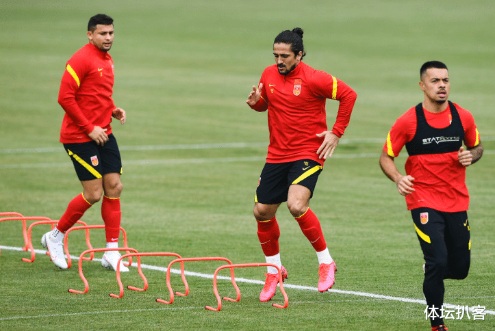 国足■李铁恐遇首败！申花将派最强阵容出战，世界级前锋考验国足防线