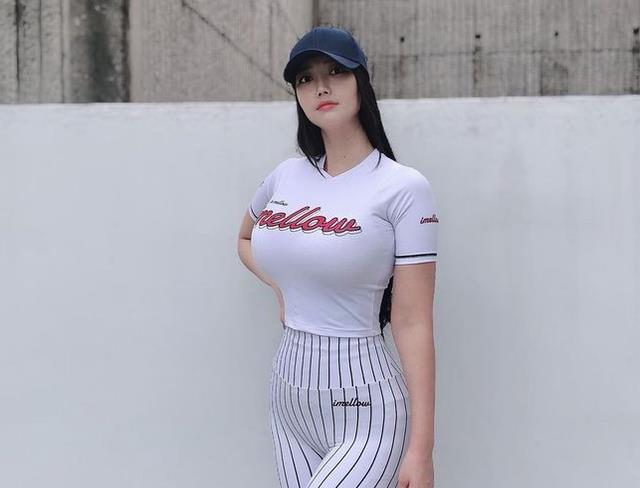 詹姆斯·哈登|E杯网红引人关注！符合哈登审美，网友调侃：肉弹战车！