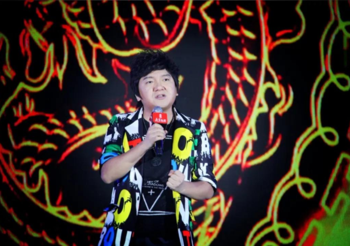 娱乐圈|靠一首歌赚了2亿,爆红后却选择退出娱乐圈,现开660万劳斯莱斯