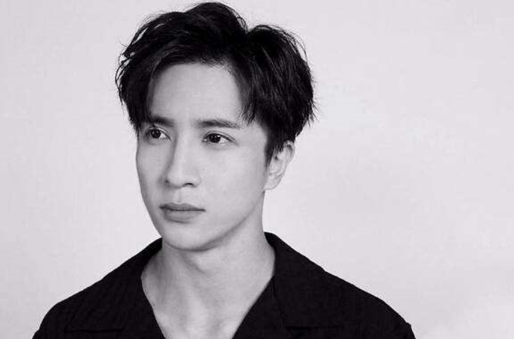 薛之谦|薛之谦因为她写的歌而一炮而红，最后她却嫁给了陈龙，如今仍似少女