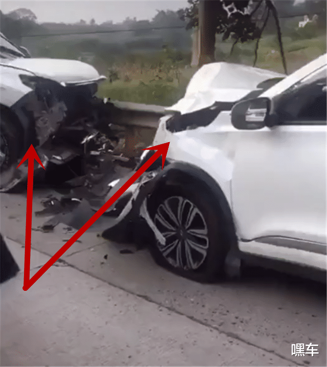 思域▲瑞虎8和60万普拉多相撞，看到车损那一刻，才知日系和国产质量