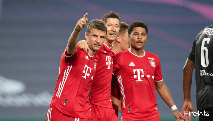 拜仁慕尼黑|拜仁3-0看清一人！25岁悍将攻守兼备，回归右后卫他是世界最佳