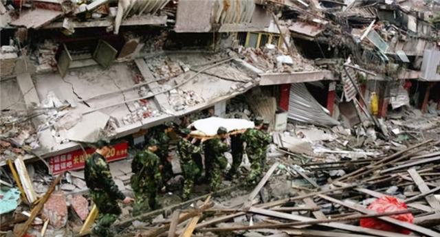 臆说古史|当年汶川地震中被救下的22岁少女，以身相许嫁给恩人，现状如何？