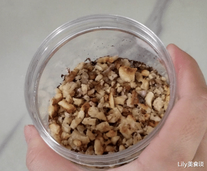 红糖|冬季，这黑色食物要常吃，每天吃一勺最养人，多做点囤起来冬天吃