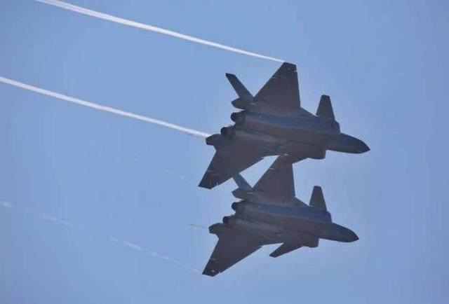 歼-20|外国人眼里的中国战机，L15颜值最高，歼10垫底，看看歼20排第几