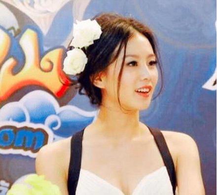 王丽坤|毕业于北舞的一些明星的旧照：金晨曾是肉肉脸，王丽坤曾是单眼皮