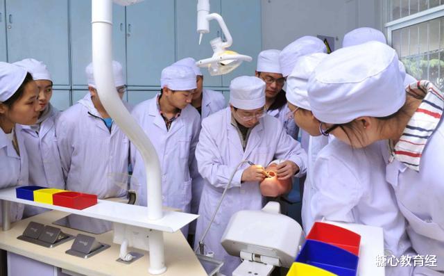 医生|学医苦,学院累?那是你不知道医学的这3个专业,待遇好还不加班