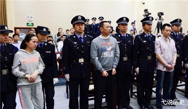 弋说历史|他身价400亿汶川地震捐5000万，慈善背后却是个可怕的“恶魔”