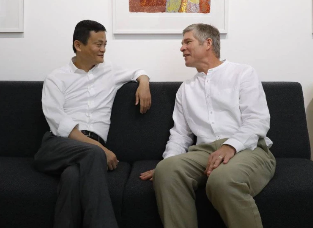 那个不顾一切在马云最需要帮助的时候捐助200元的外籍男孩，如今过成了这样