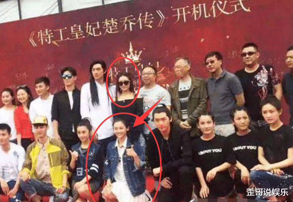 赵丽颖：《楚乔传》开机仪式，赵丽颖发型有趣，谁注意到郑恺老婆拍照姿势