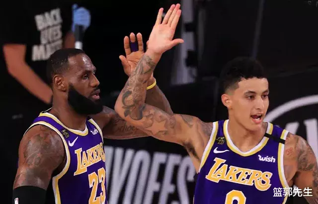 克里斯托弗·诺兰|红队15分血洗湖人，塔克真能防戴维斯，杨毅自夸：我还挺懂球啊