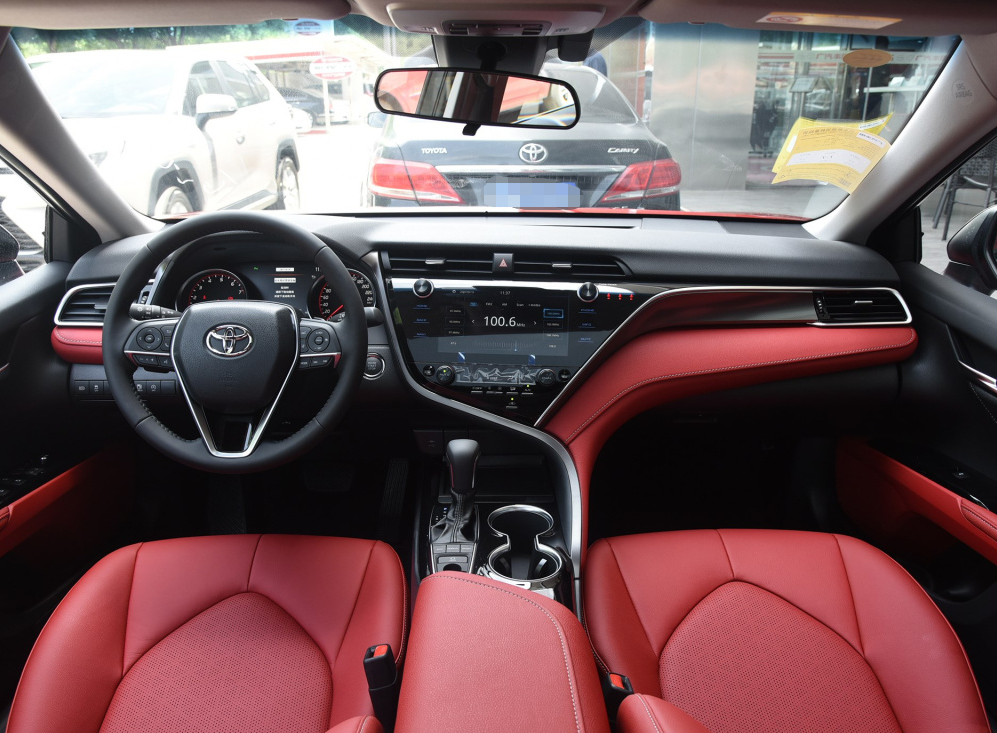 2021款豐田凱美瑞發佈，車前臉小改，配懸浮式大屏，全面升級-圖6