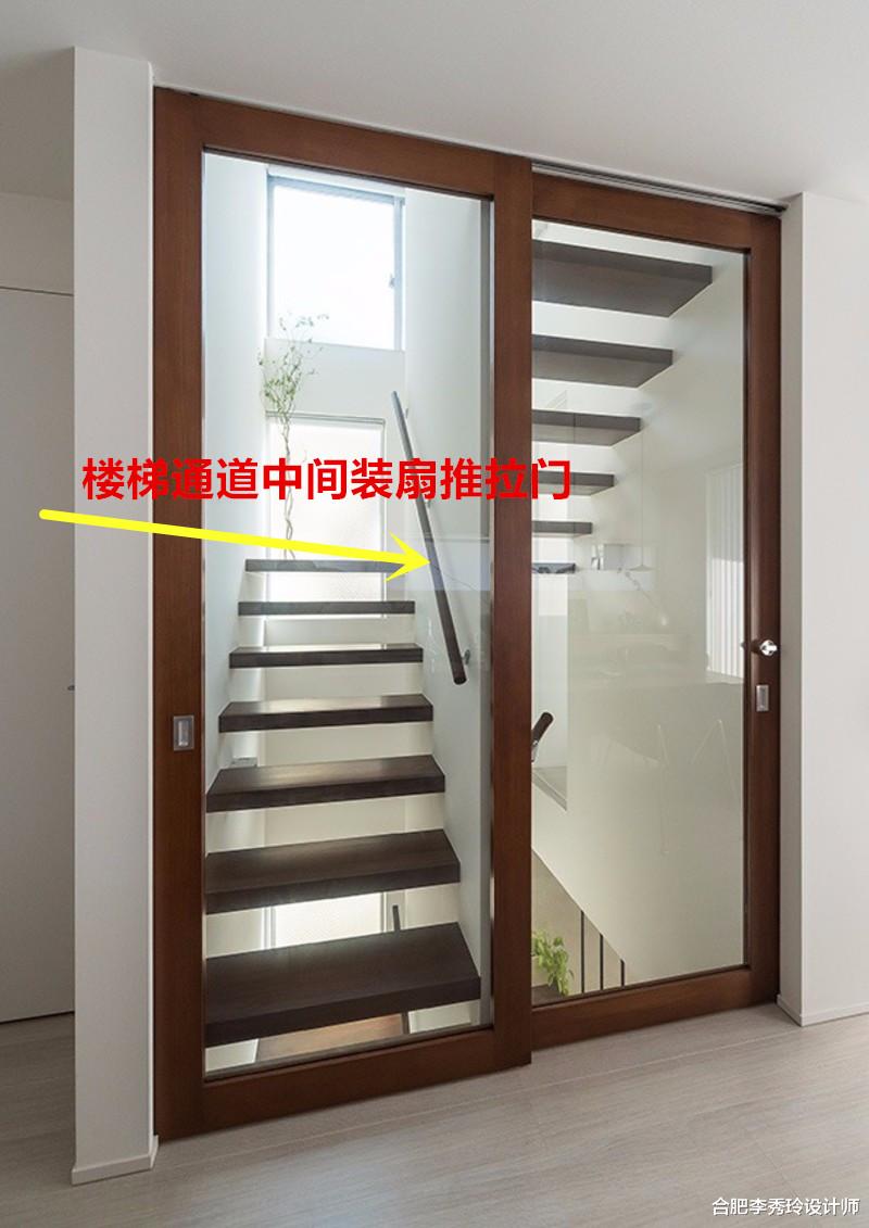 ▲得亏在楼梯通道中间装扇门，多了这4点用处，还挺适合农村自建房