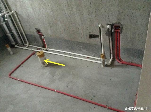 @洗漱盆下的下水管被瓦工做成地漏！现在不能移动溢水咋办？师傅：没影响