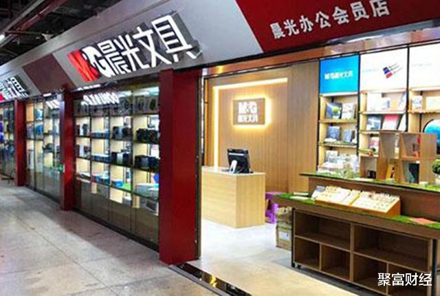 晨光文具|“藏”在文具盒的暴利行业？他靠“支笔” 年赚百亿 手握亿万财富