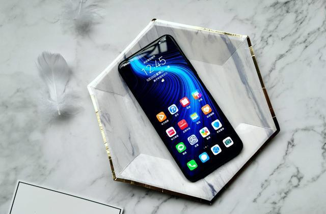 华为荣耀|内行人都会推荐的三款华为千元机，颜值高性能好，高配低价够良心