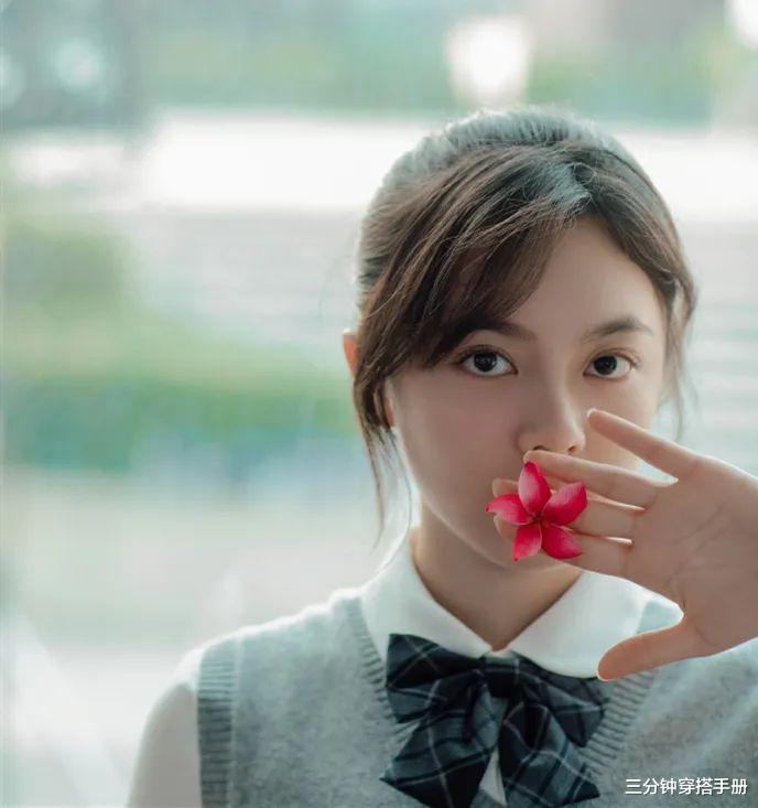 衬衫|17岁的赵今麦太美好了!清爽马尾辫配白衬衫,网友:等她长大