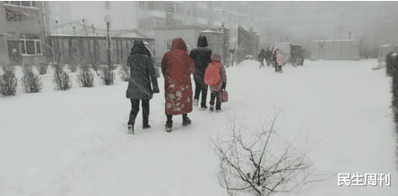 园丁|黑龙江暴雪卷土重来！高校学生艰难上课，网友：宛如二万五干里长征