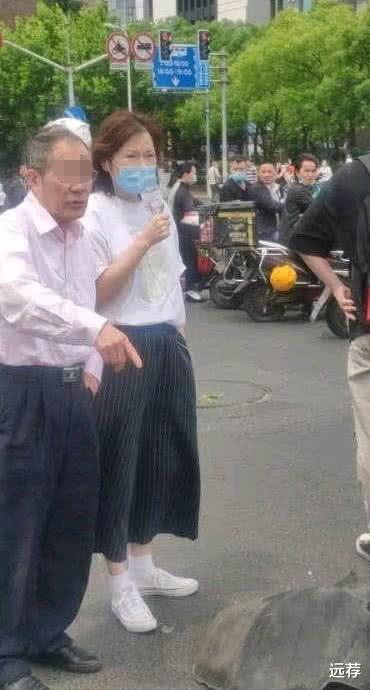 #广西#75岁老人开保时捷上海街头失控!豪车冲入人群!伤情惨烈!