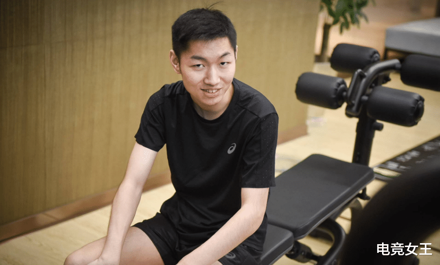 pdd|电竞黑洞有多可怕？PDD直播坦言：看眼一个朋友家没了！