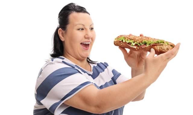 『饮食』女性在发胖前，一般会有3种表现，不想发胖，务必要坚持2件事