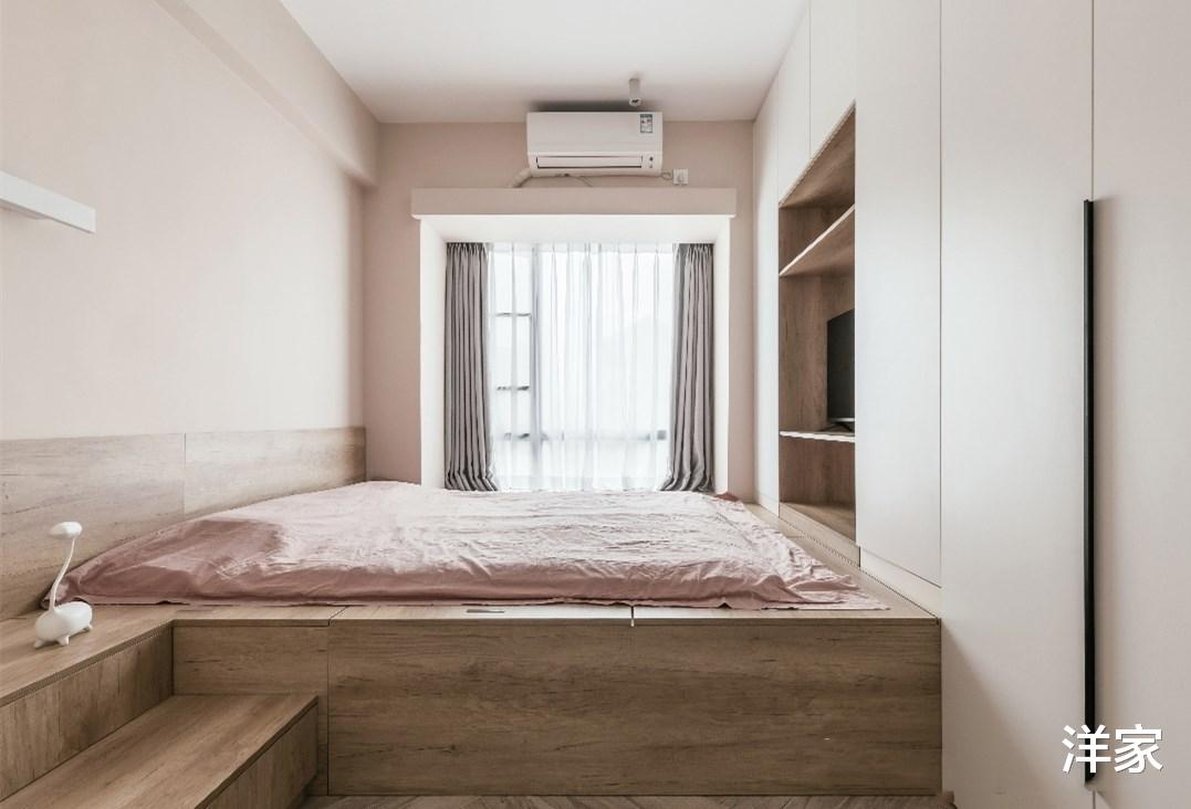 |三间卧室不买床！大衣柜+储物地台，高级感十足能装又美观！