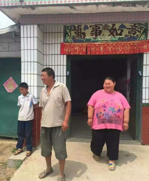 女孩|330斤胖女孩遭同学嘲笑，不惜休学减肥，最后惊艳所有人