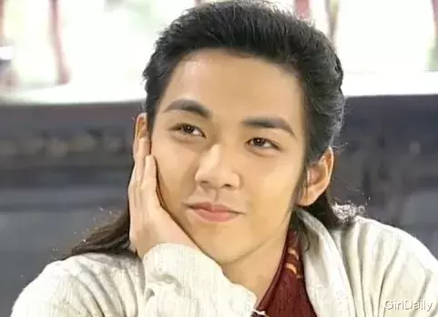 「钟汉良」钟汉良和小16岁谭松韵“官宣恋情”，我却想起当年的绝世白月光……