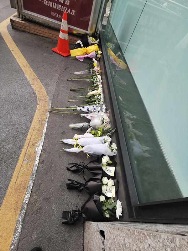 时间要闻|索赔17万！花季少女课后回家被砸，失独父亲被人背着看遗体